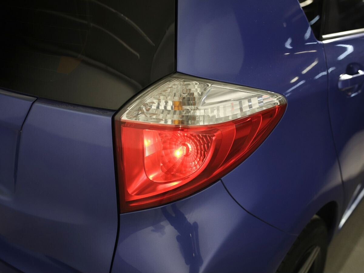 Toyota Ractis 2011 - фото автомобиля