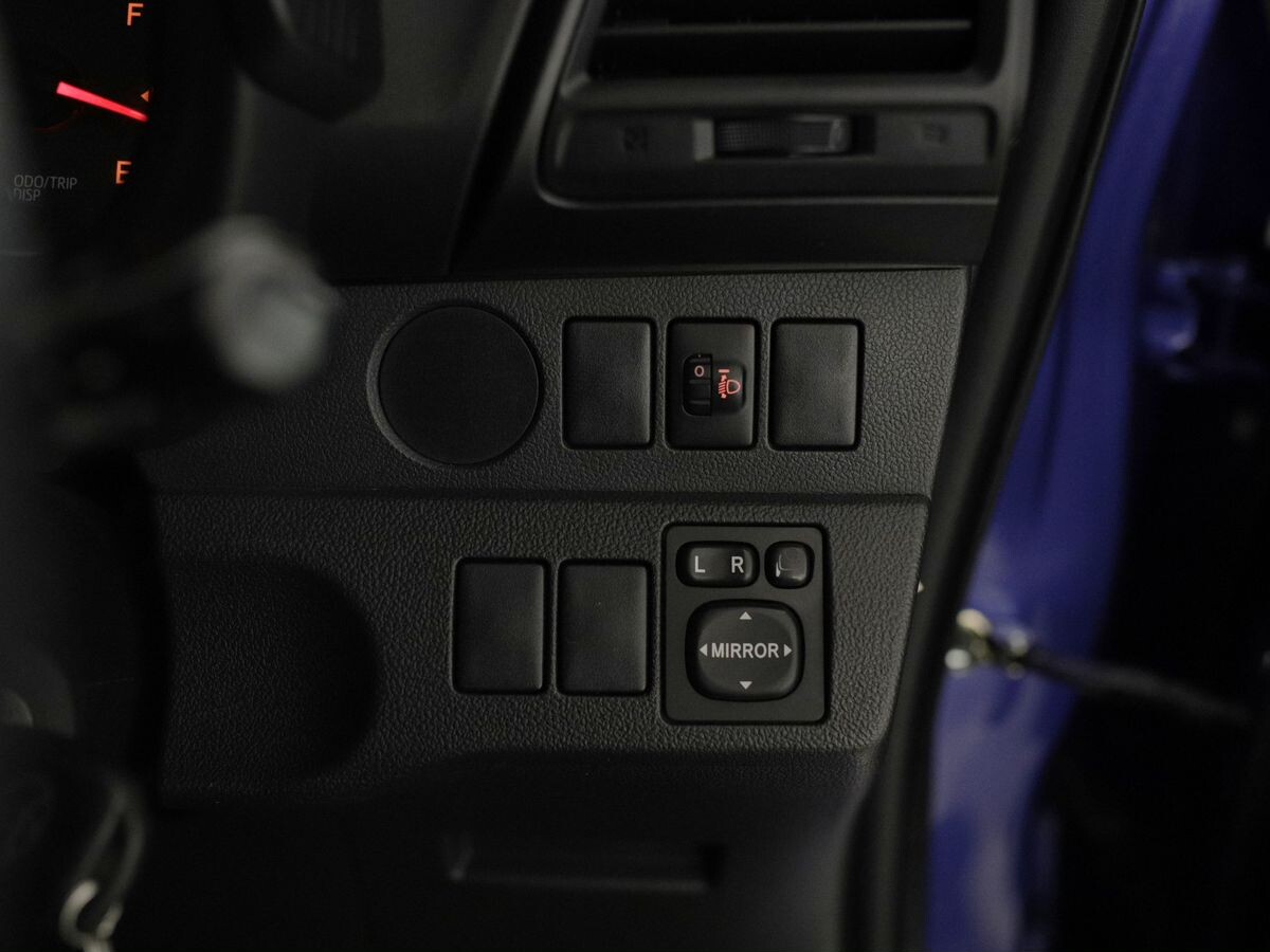 Toyota Ractis 2011 - фото автомобиля