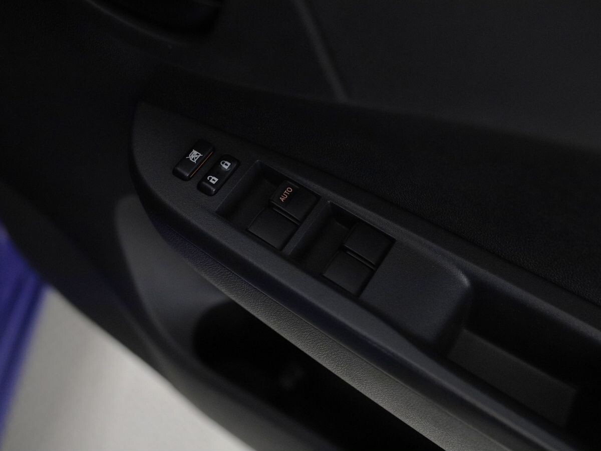 Toyota Ractis 2011 - фото автомобиля