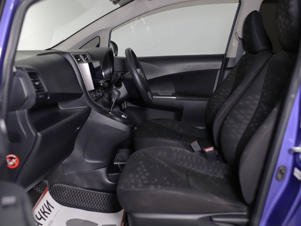 Toyota Ractis 2011 - фото автомобиля