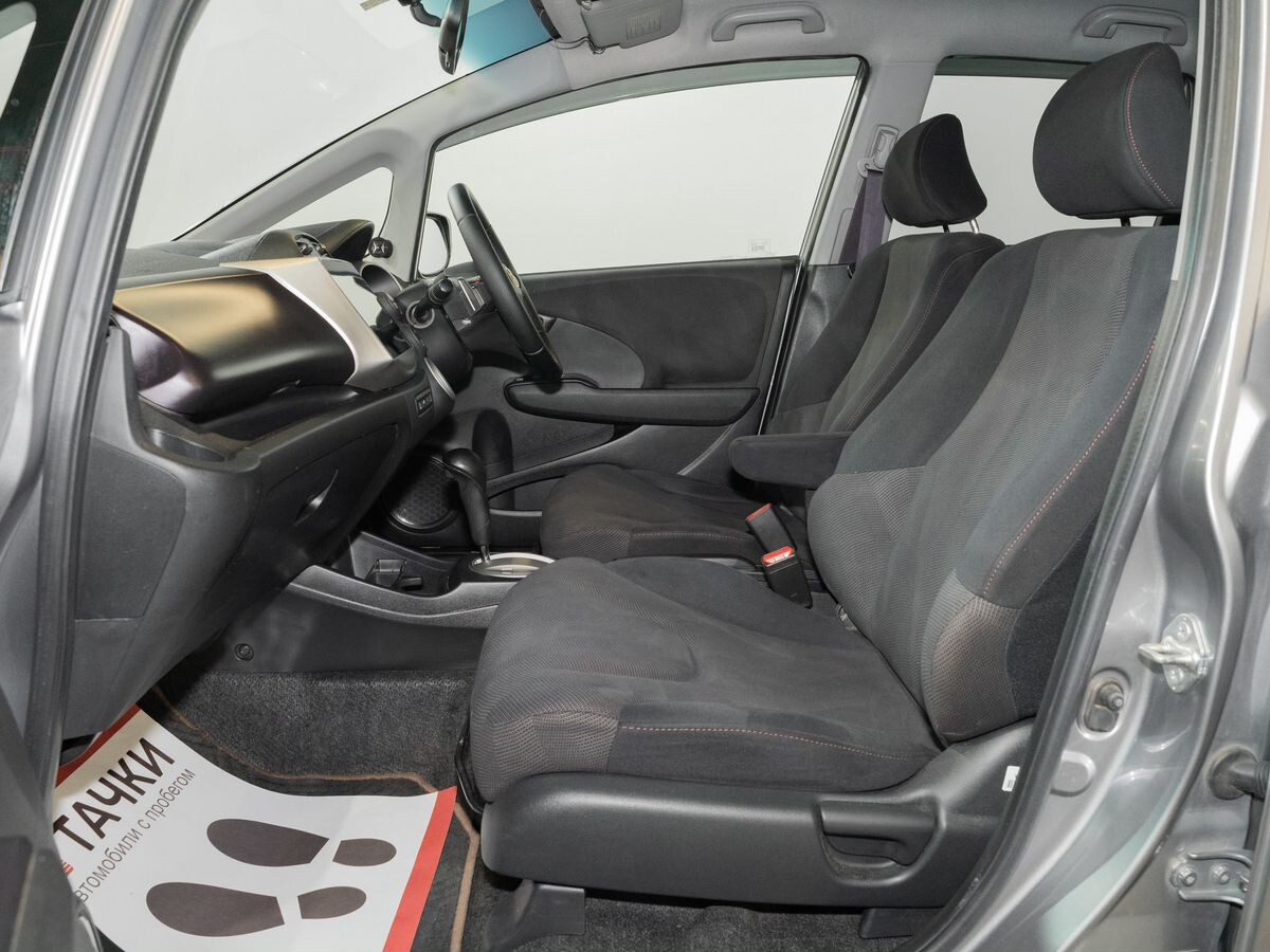 Honda Fit 2010 - фото автомобиля