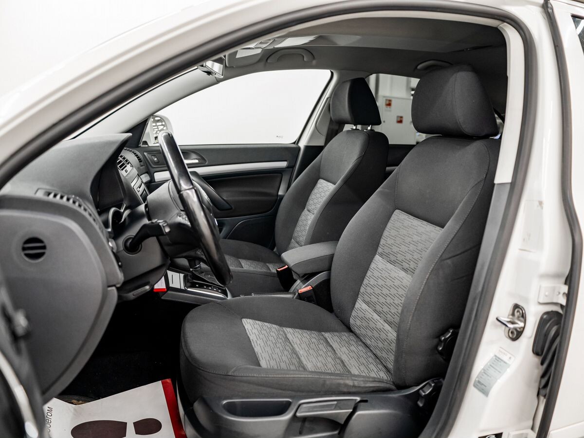 Skoda Octavia 2012 - фото автомобиля