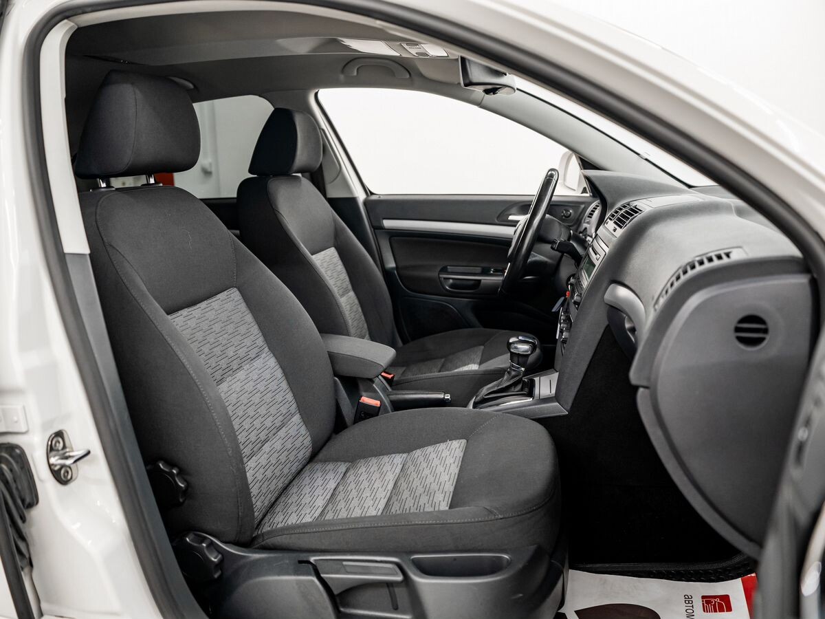 Skoda Octavia 2012 - фото автомобиля