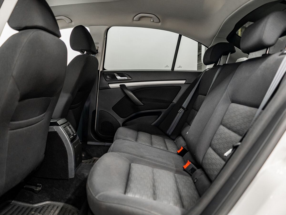 Skoda Octavia 2012 - фото автомобиля