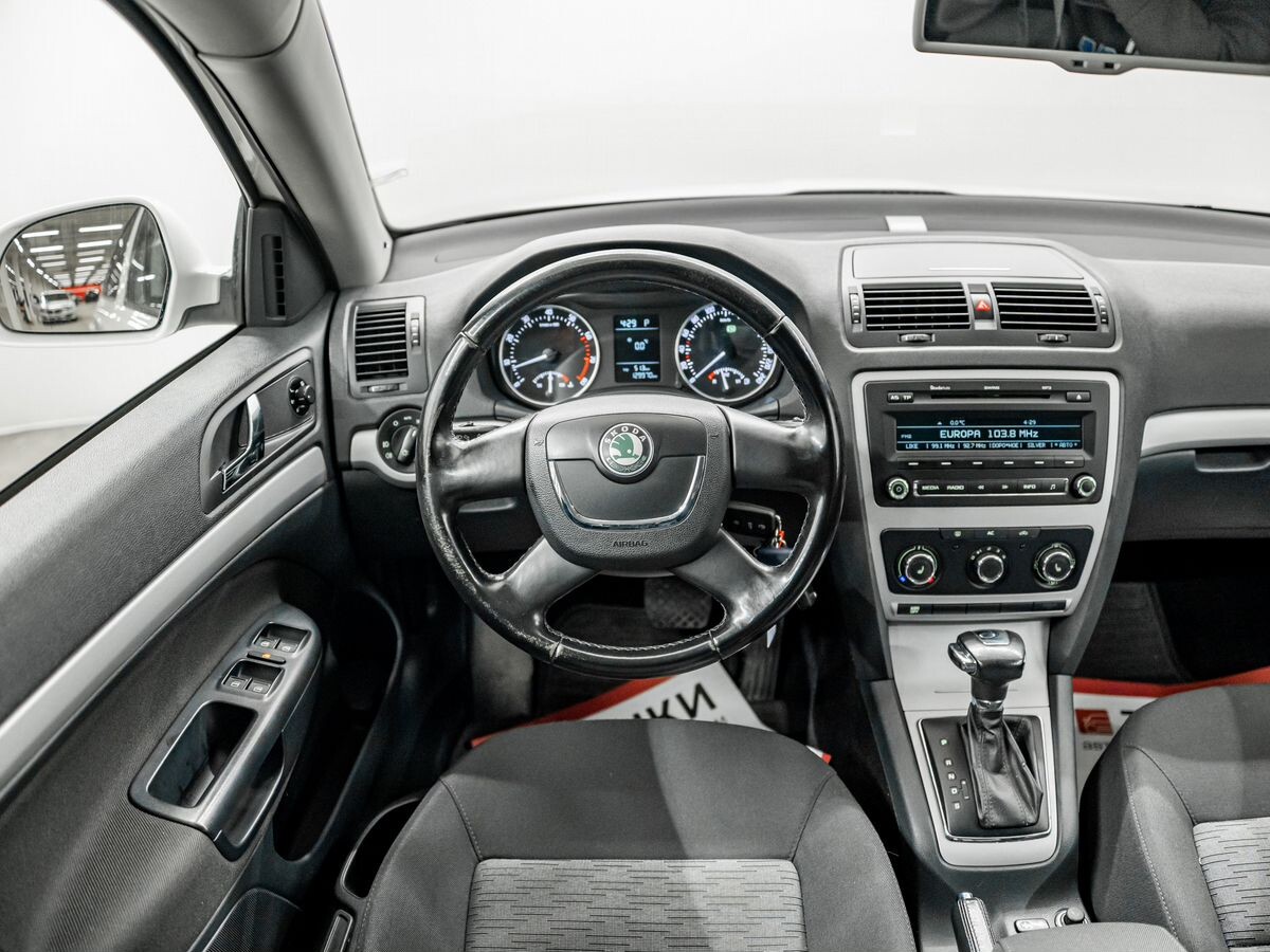 Skoda Octavia 2012 - фото автомобиля