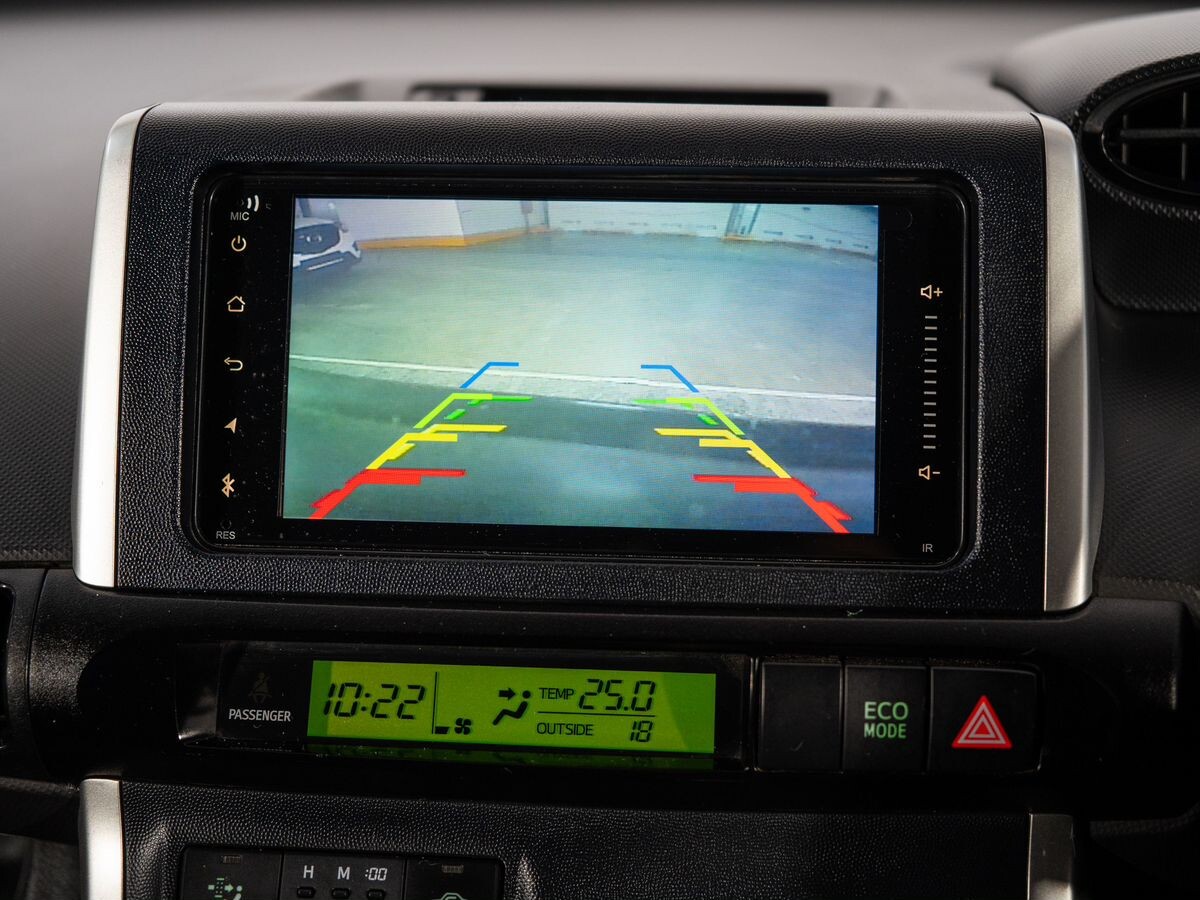 Toyota Wish 2009 - фото автомобиля