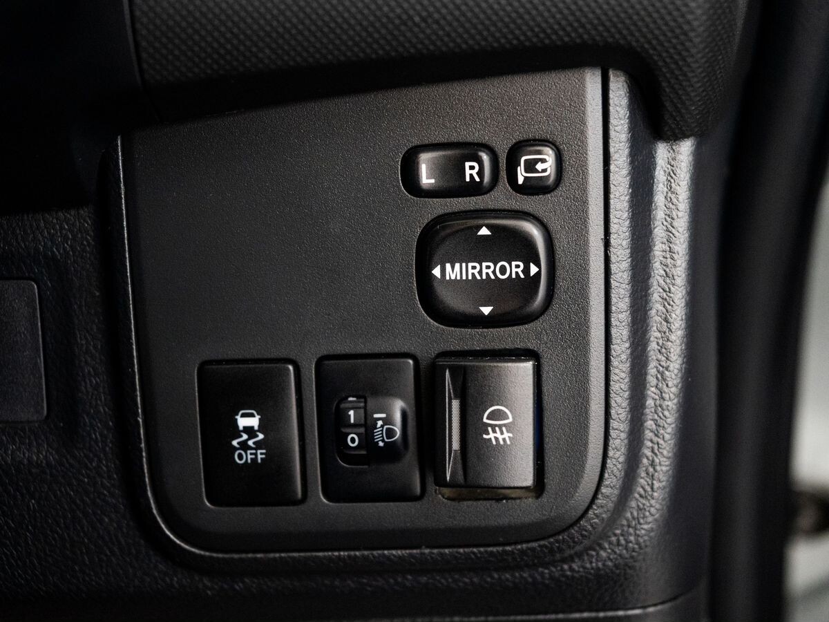 Toyota Wish 2009 - фото автомобиля