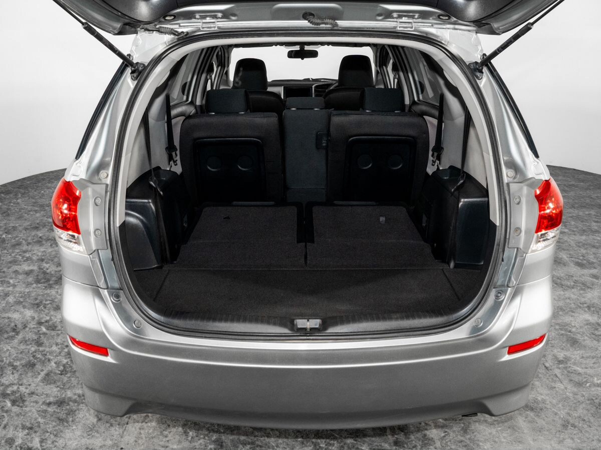 Toyota Wish 2009 - фото автомобиля