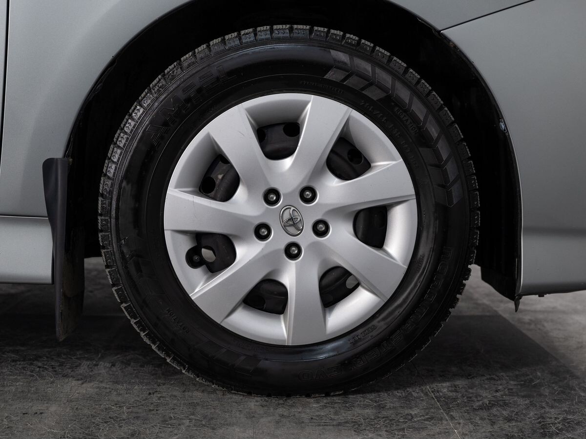 Toyota Wish 2009 - фото автомобиля