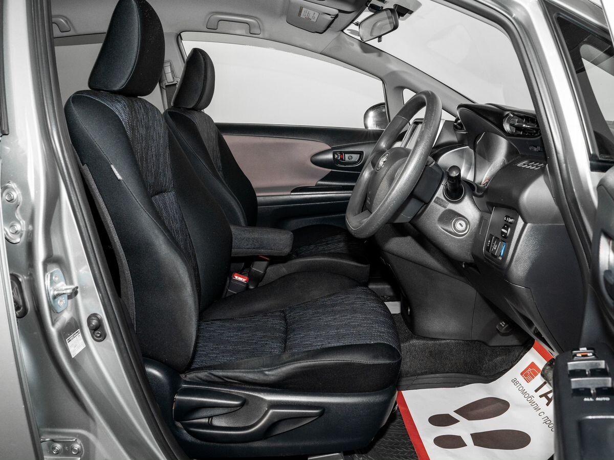 Toyota Wish 2009 - фото автомобиля