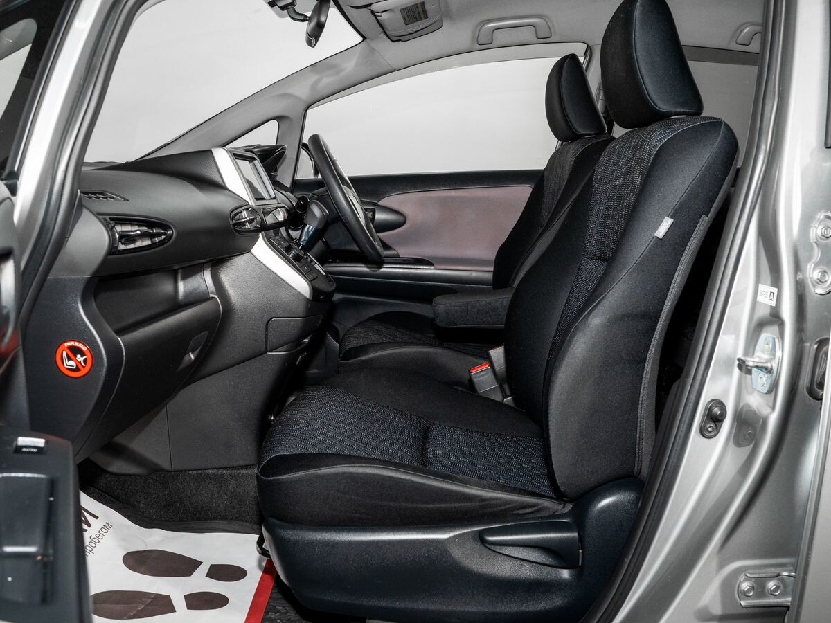 Toyota Wish 2009 - фото автомобиля