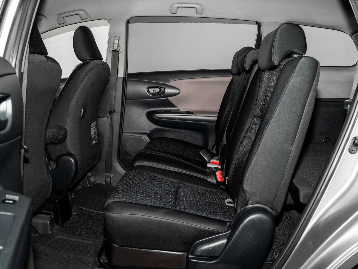 Toyota Wish 2009 - фото автомобиля