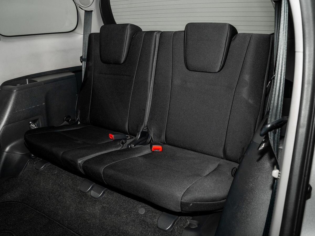 Toyota Wish 2009 - фото автомобиля