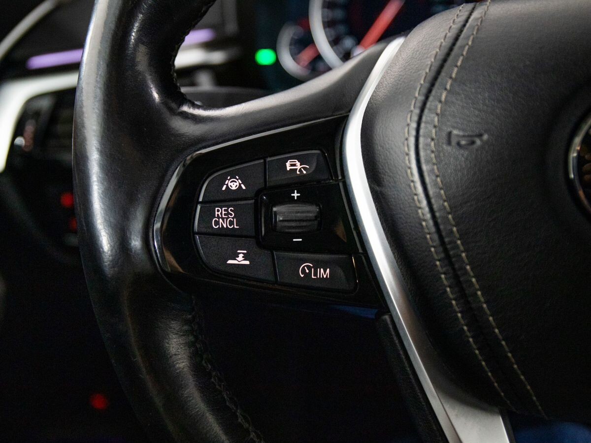 BMW 5 серии 2017 - фото автомобиля