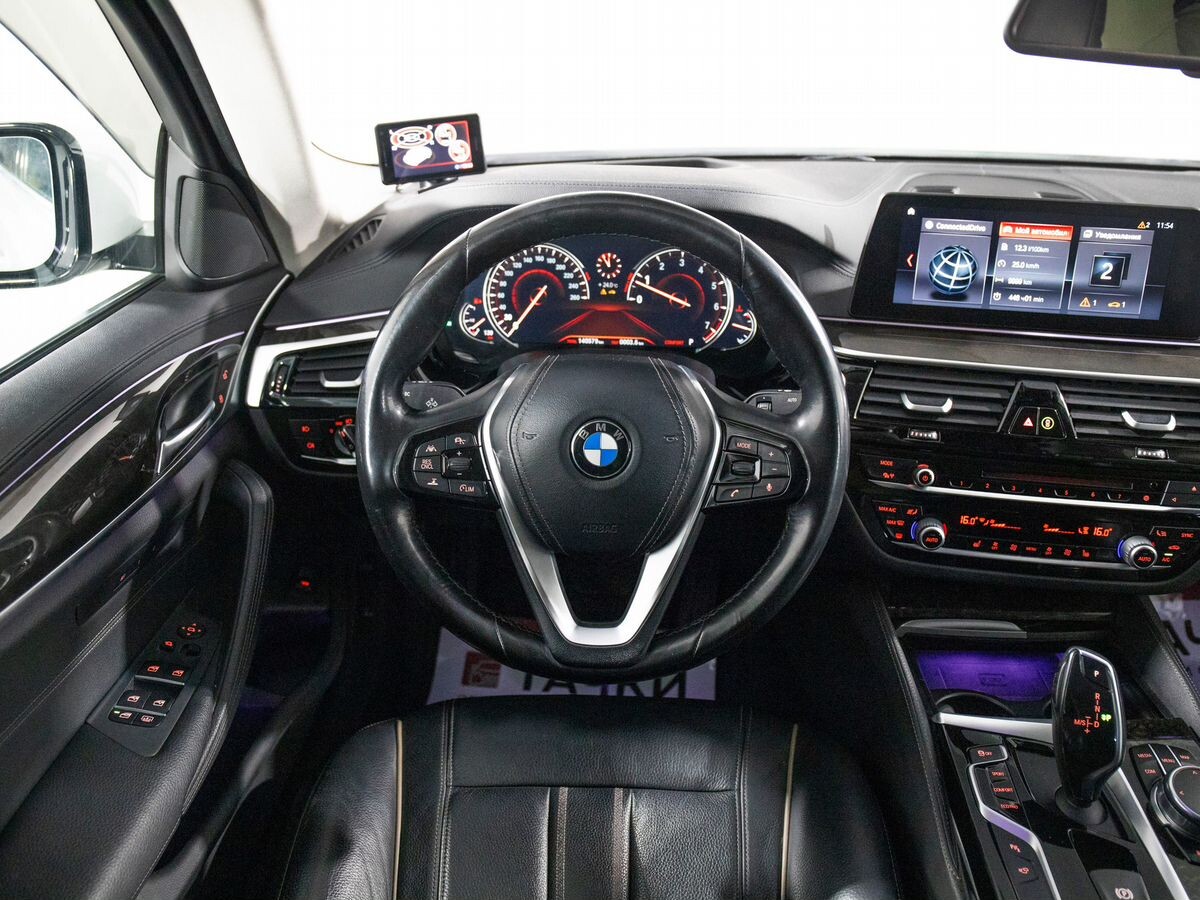 BMW 5 серии 2017 - фото автомобиля