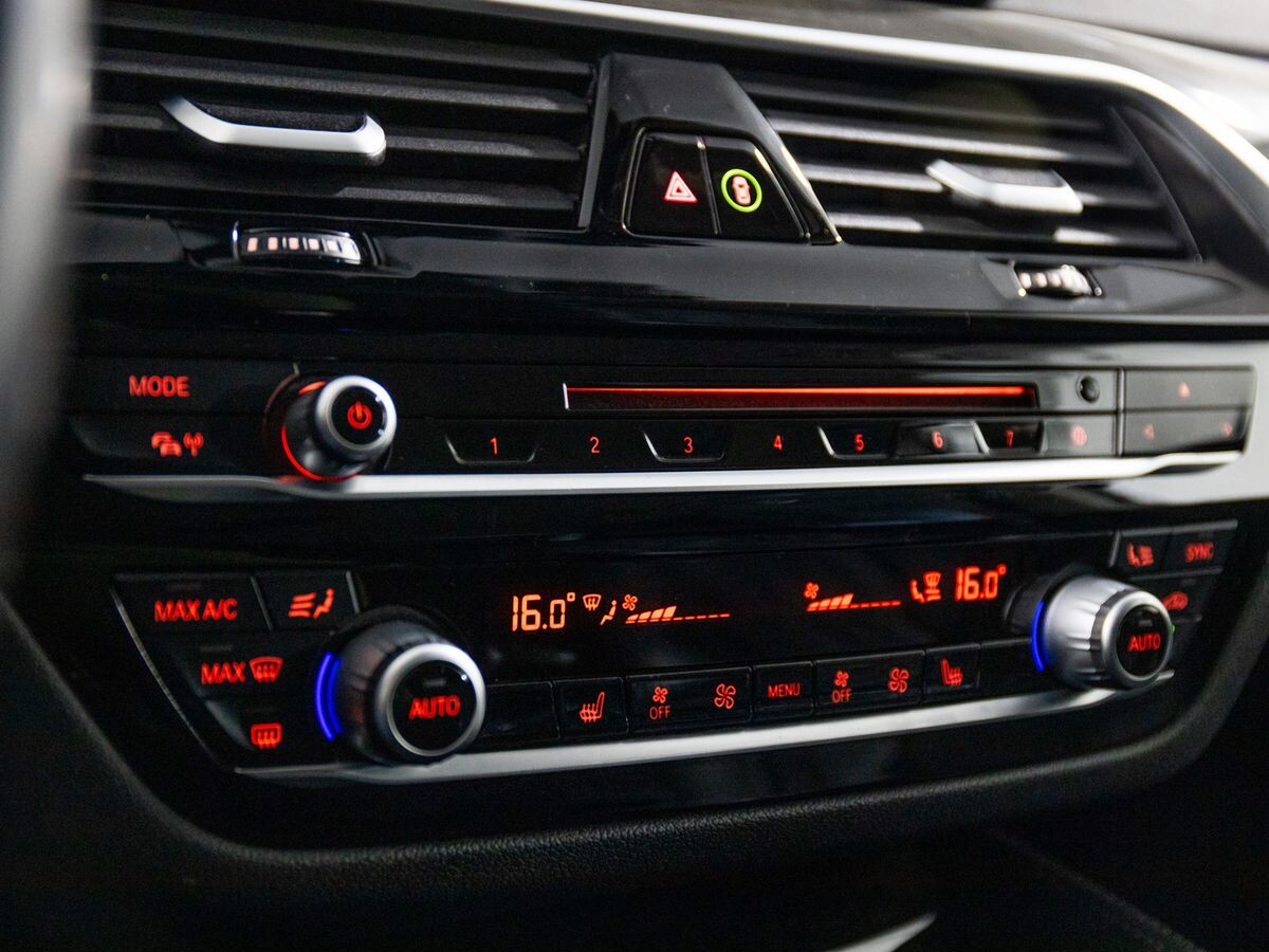 BMW 5 серии 2017 - фото автомобиля