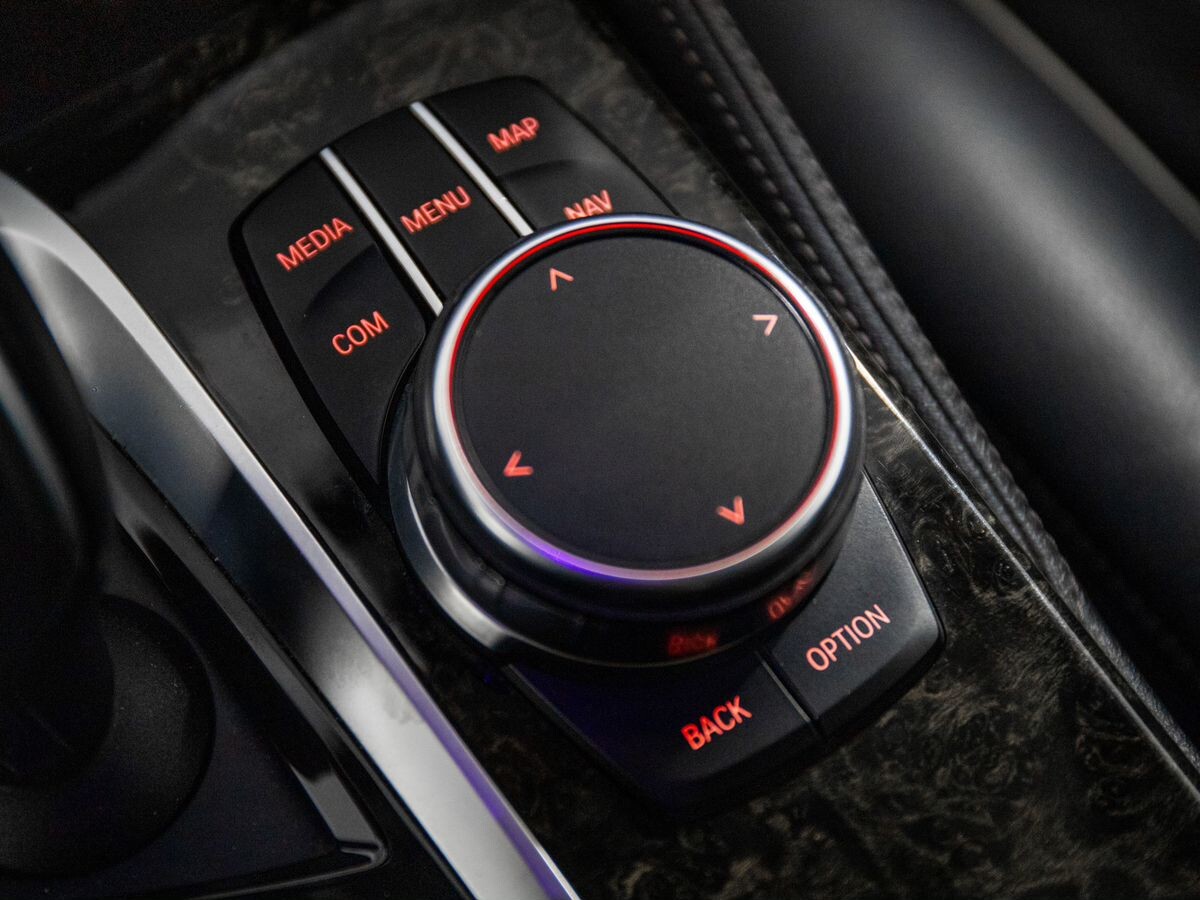 BMW 5 серии 2017 - фото автомобиля