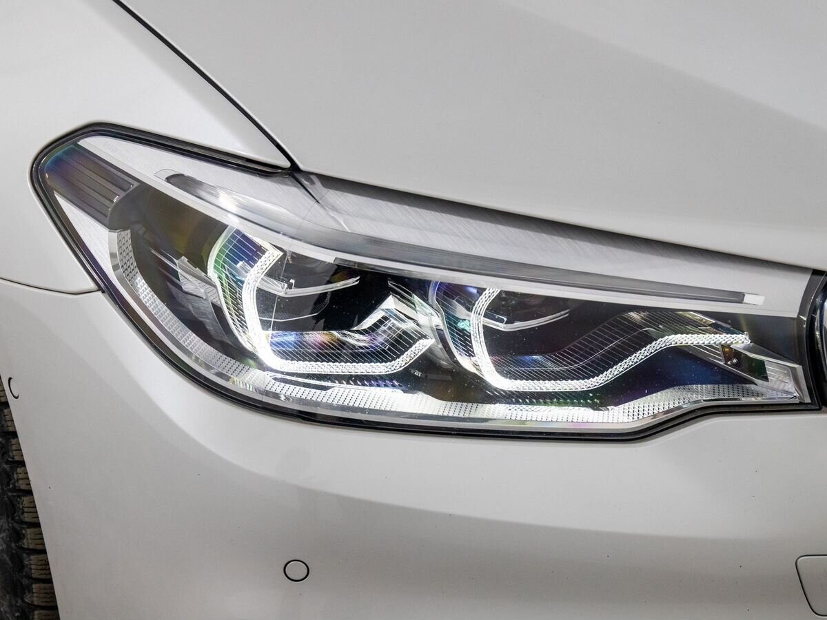 BMW 5 серии 2017 - фото автомобиля