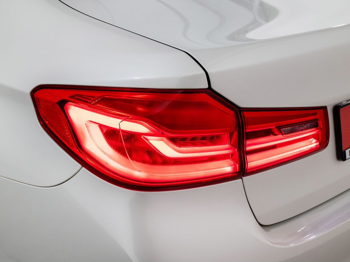 BMW 5 серии 2017 - фото автомобиля