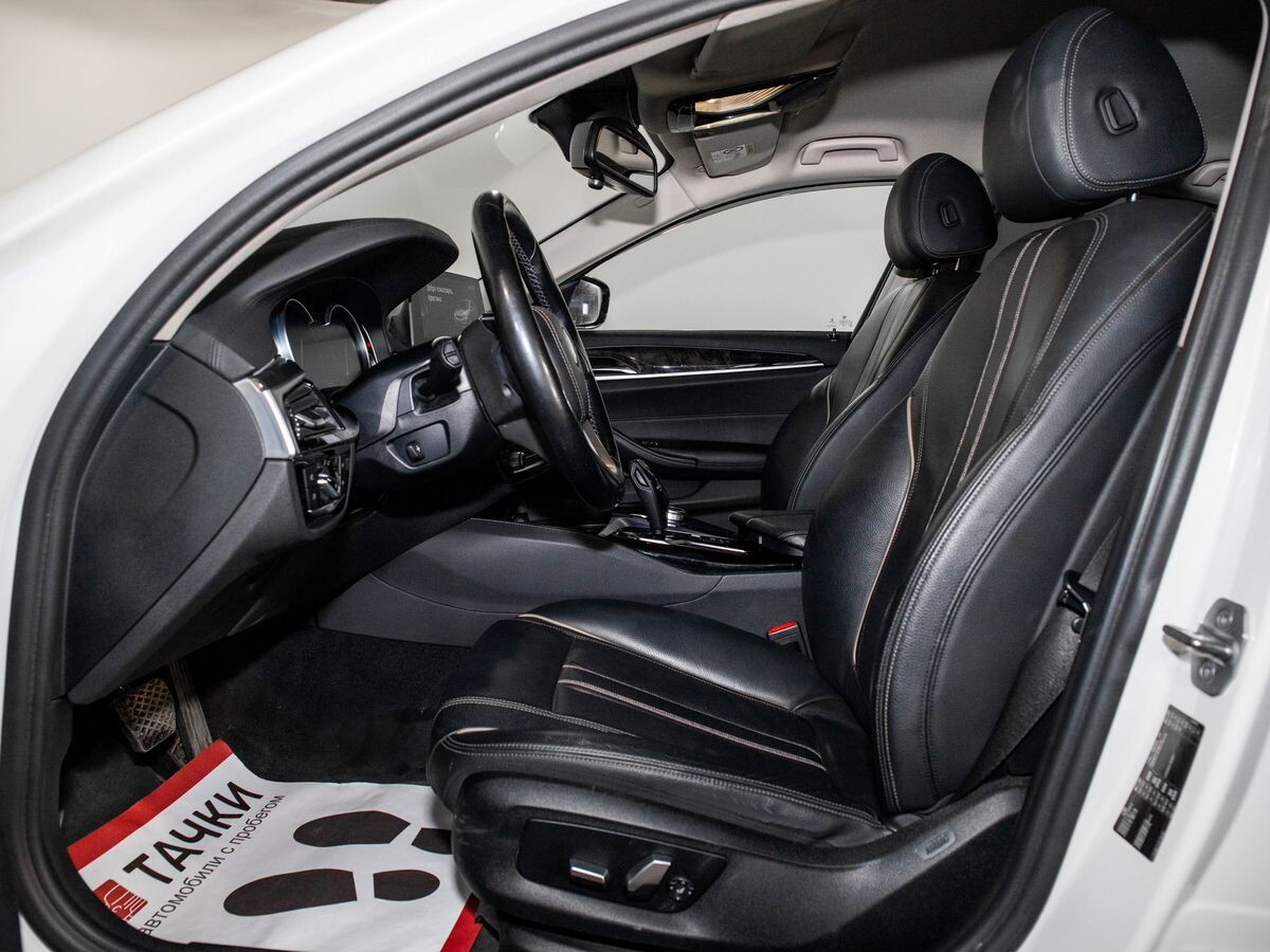 BMW 5 серии 2017 - фото автомобиля