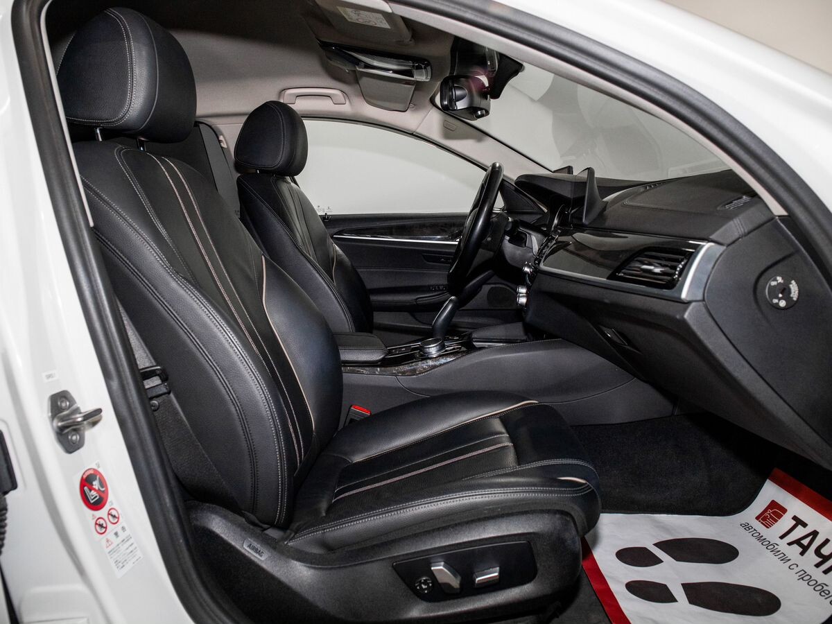 BMW 5 серии 2017 - фото автомобиля