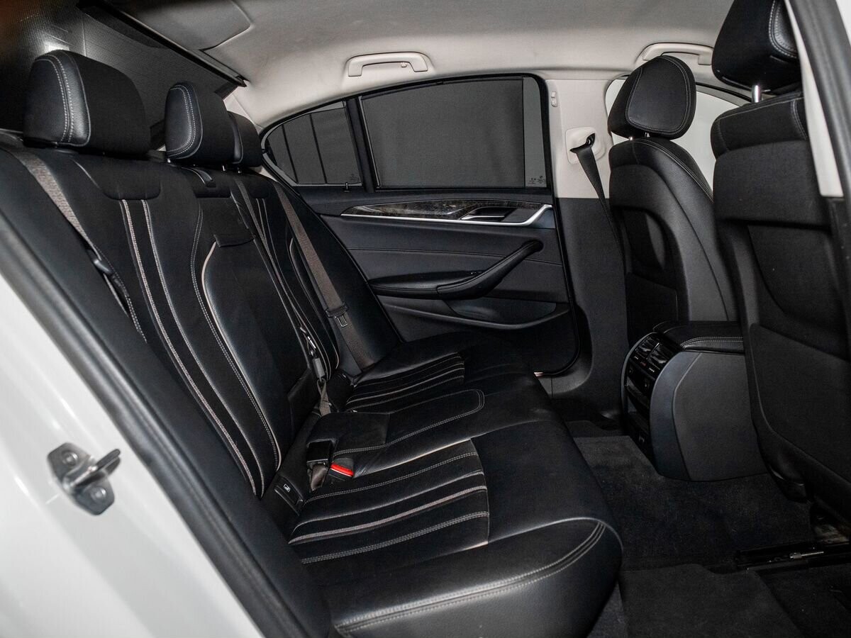 BMW 5 серии 2017 - фото автомобиля