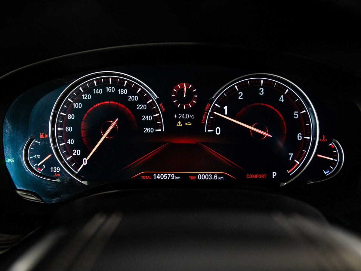 BMW 5 серии 2017 - фото автомобиля