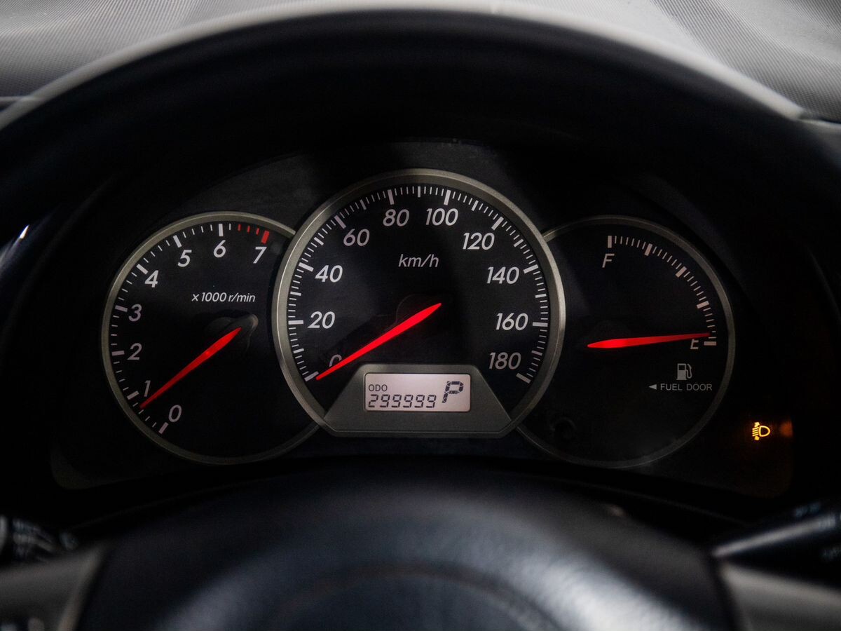 Toyota Wish 2003 - фото автомобиля