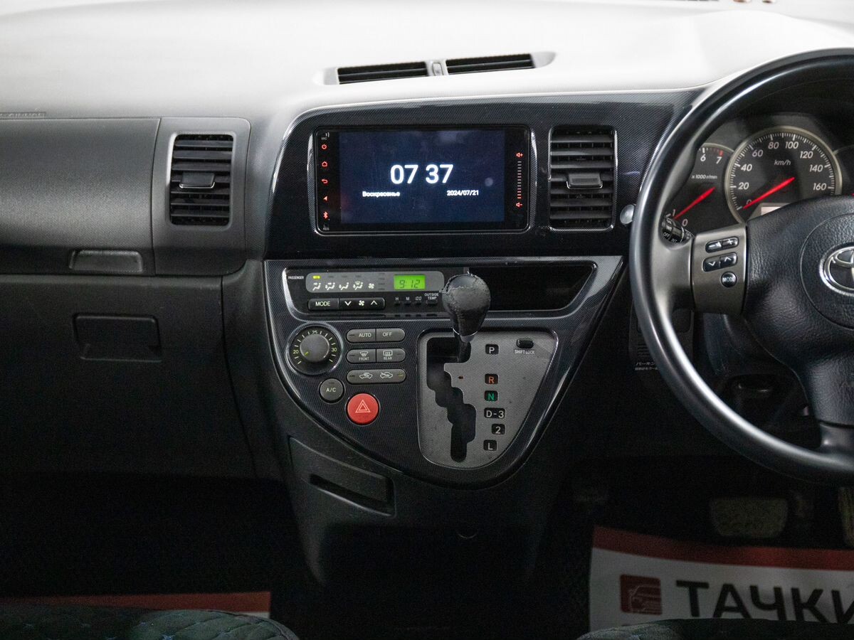 Toyota Wish 2003 - фото автомобиля