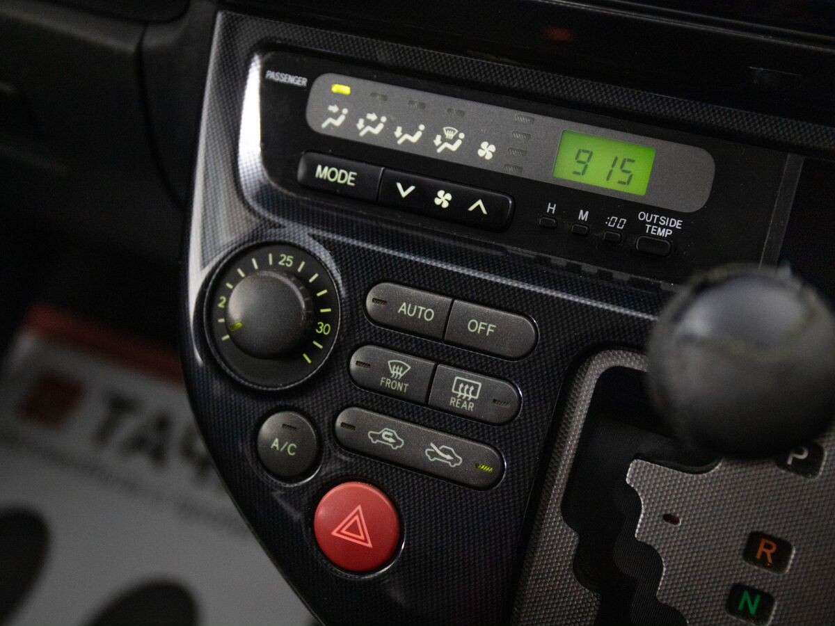 Toyota Wish 2003 - фото автомобиля