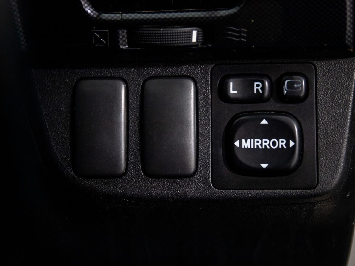 Toyota Wish 2003 - фото автомобиля