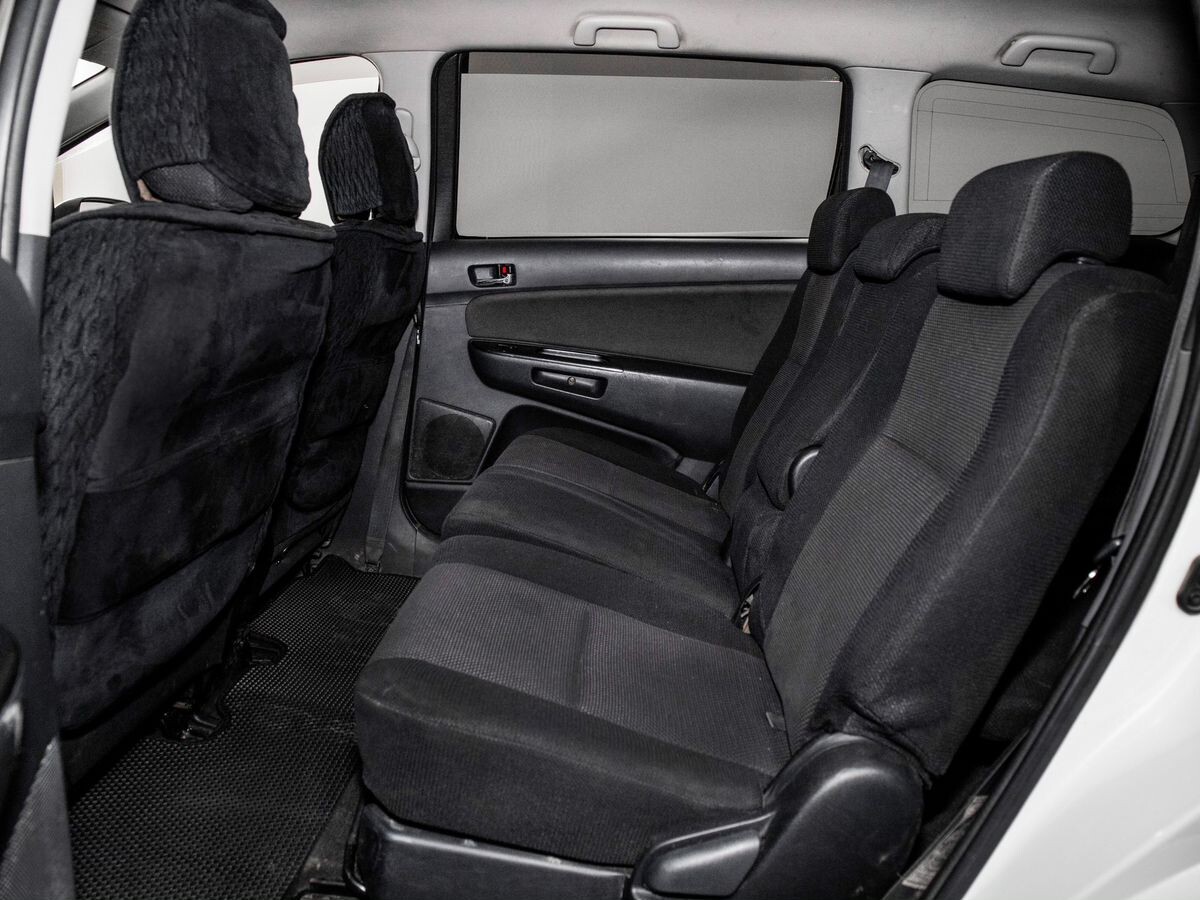 Toyota Wish 2003 - фото автомобиля