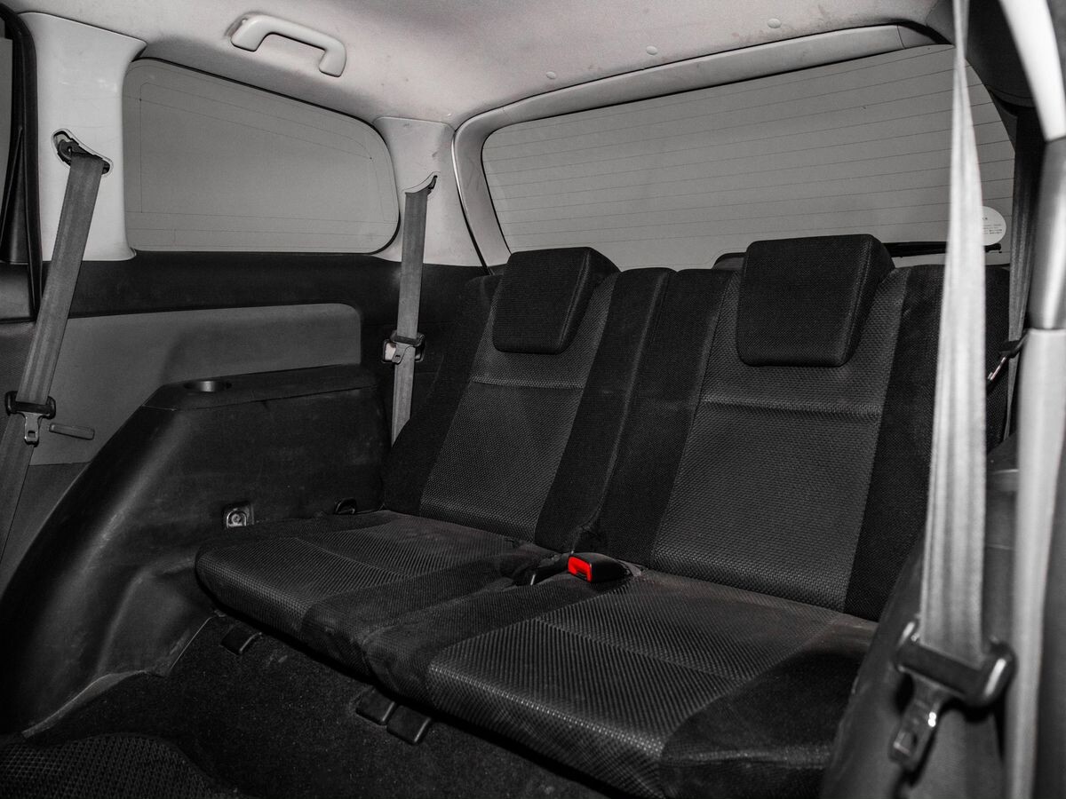 Toyota Wish 2003 - фото автомобиля