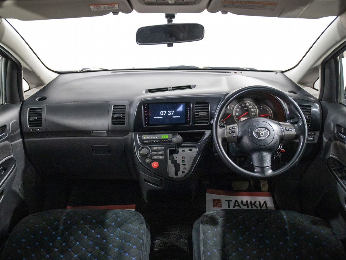 Toyota Wish 2003 - фото автомобиля