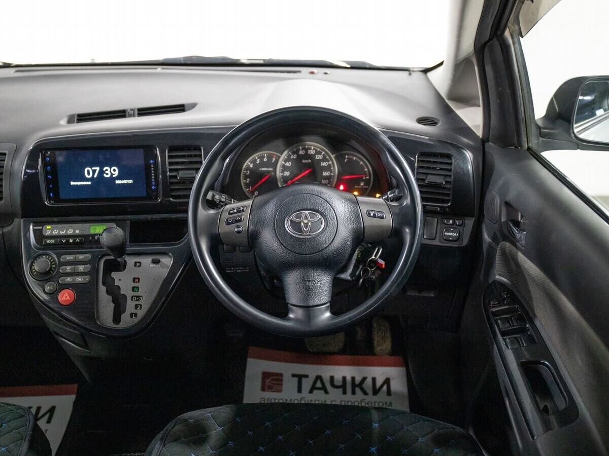 Toyota Wish 2003 - фото автомобиля