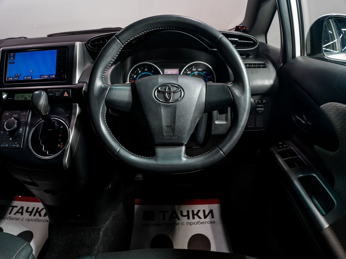 Toyota Wish 2010 - фото автомобиля