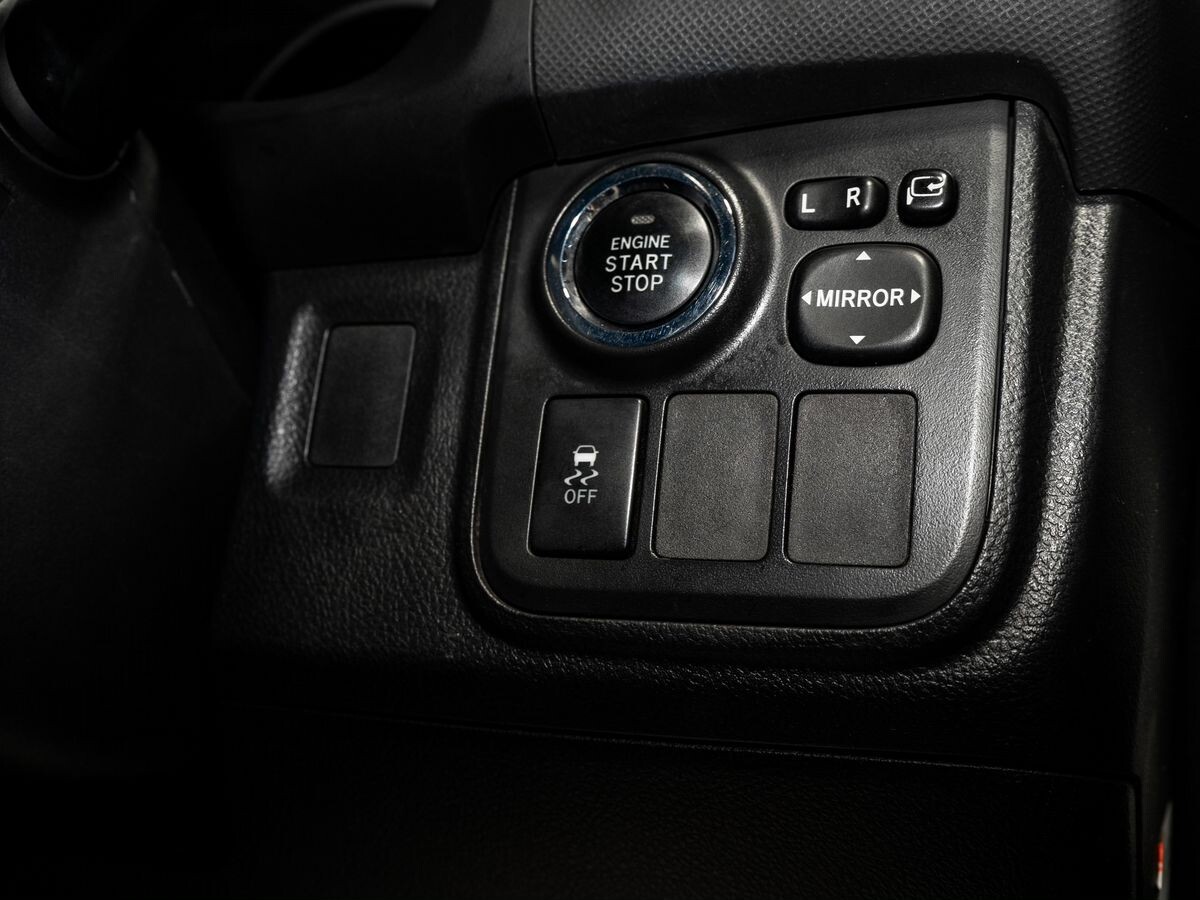 Toyota Wish 2010 - фото автомобиля