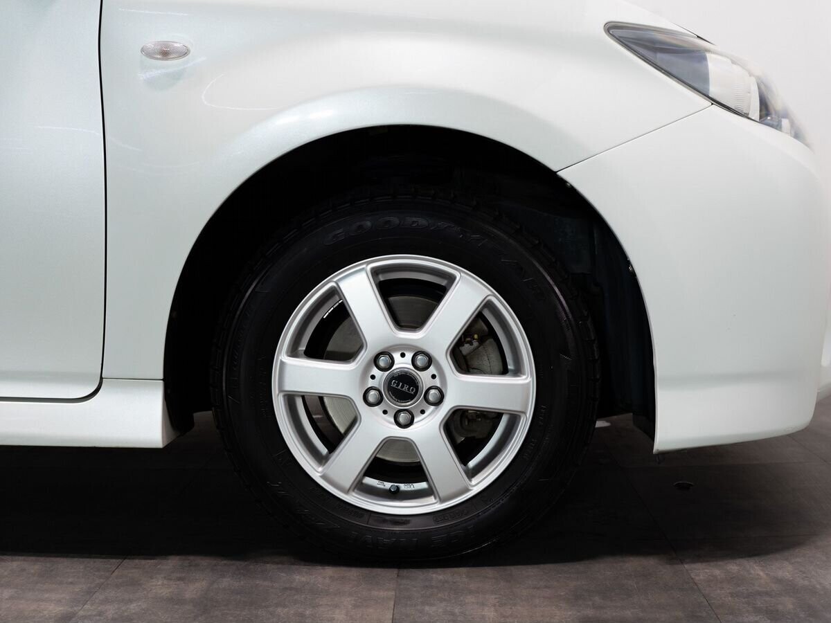 Toyota Wish 2010 - фото автомобиля