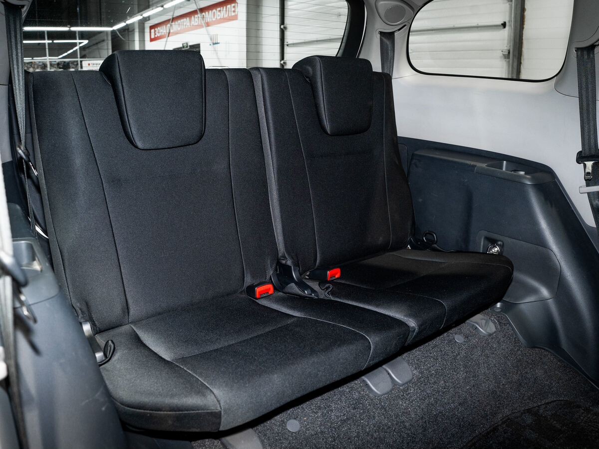 Toyota Wish 2010 - фото автомобиля