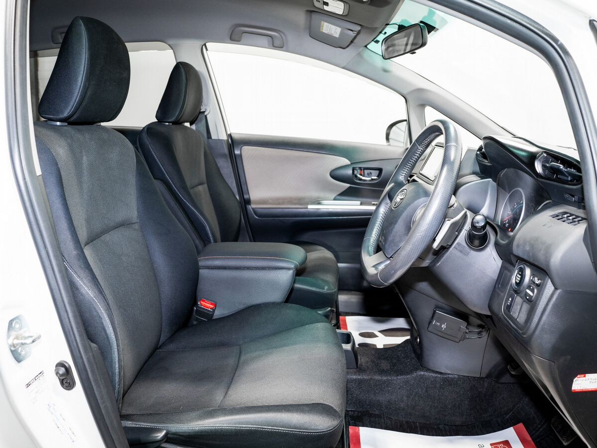 Toyota Wish 2010 - фото автомобиля