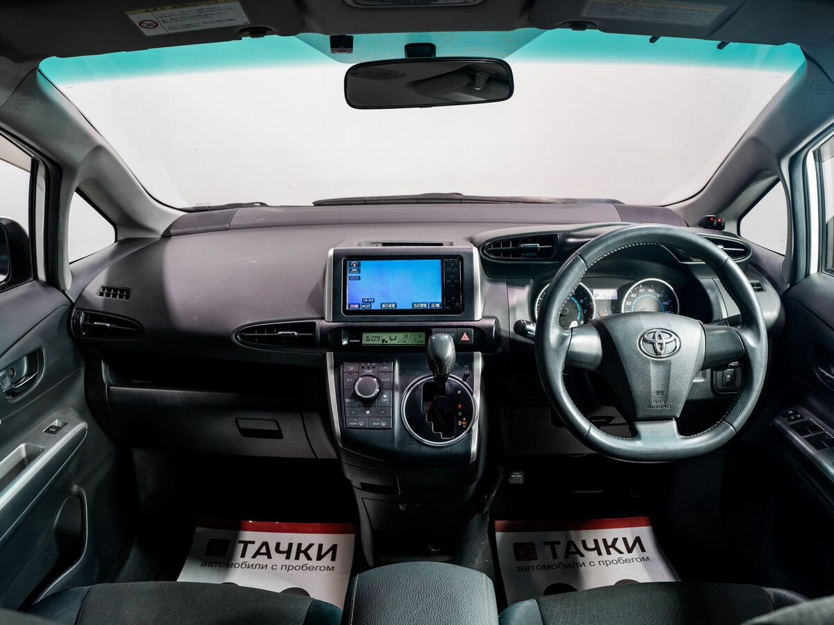 Toyota Wish 2010 - фото автомобиля