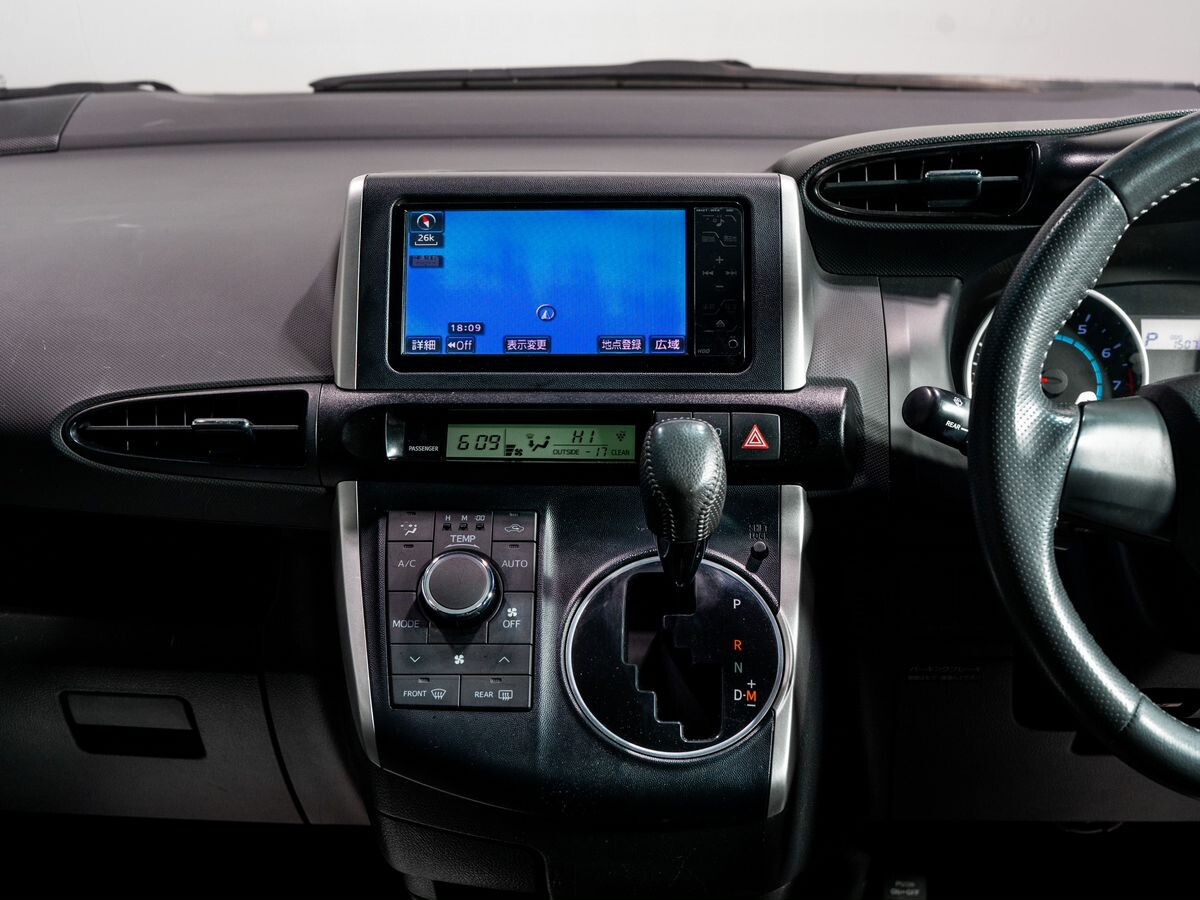 Toyota Wish 2010 - фото автомобиля