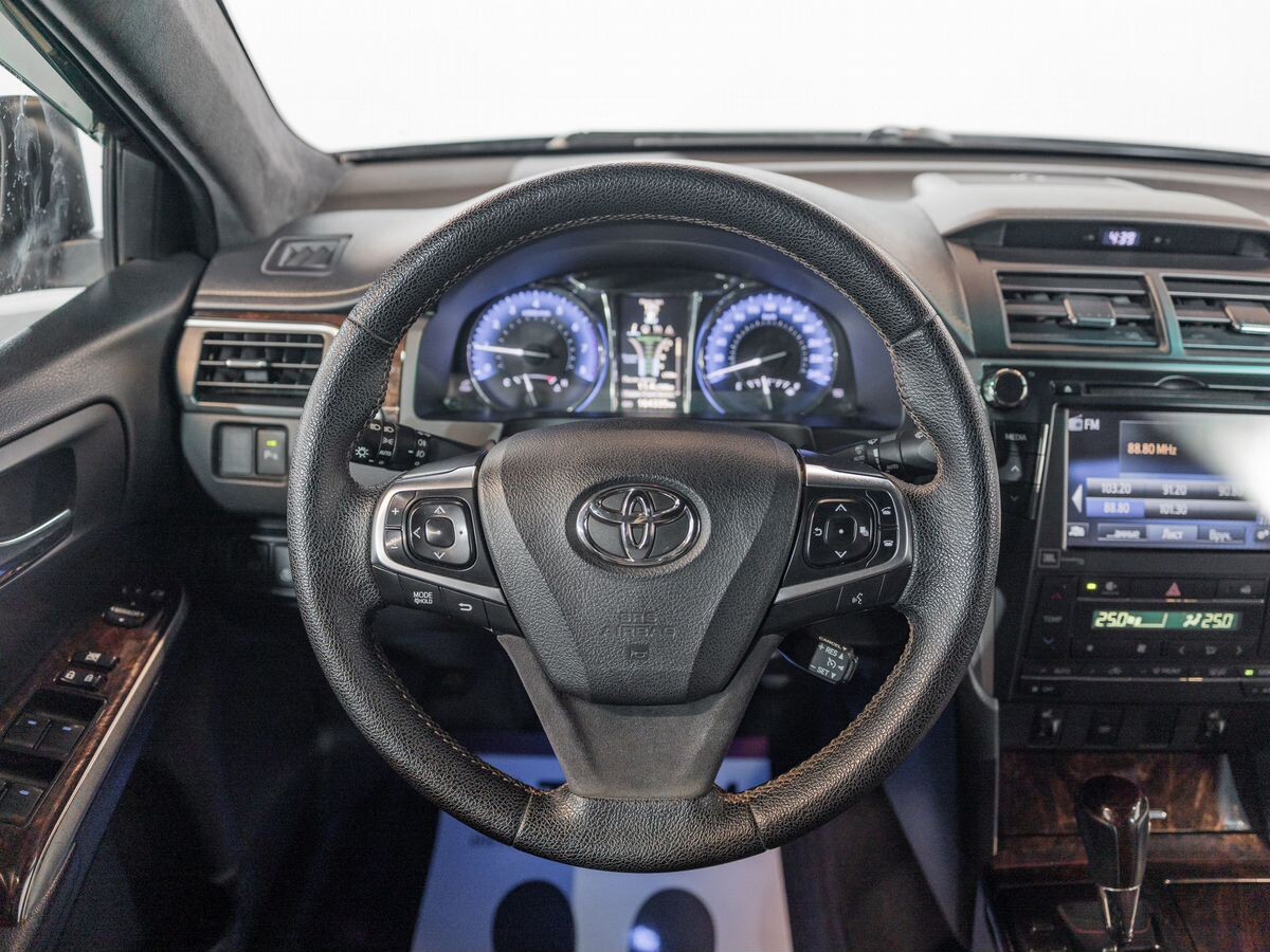 Toyota Camry 2015 - фото автомобиля