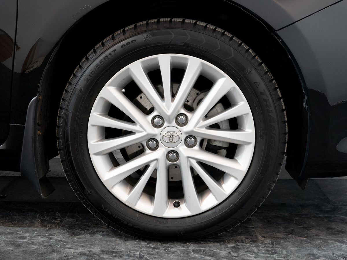 Toyota Camry 2015 - фото автомобиля