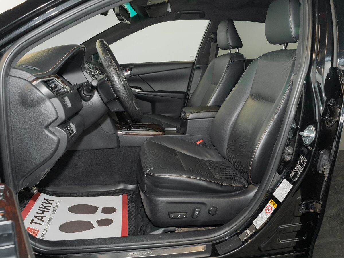 Toyota Camry 2015 - фото автомобиля