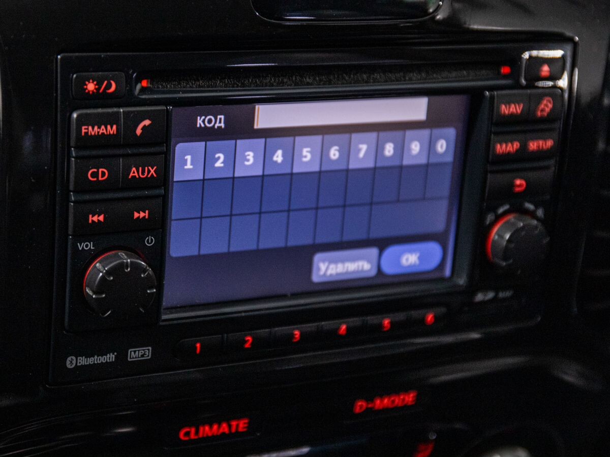 Nissan Juke 2012 - фото автомобиля