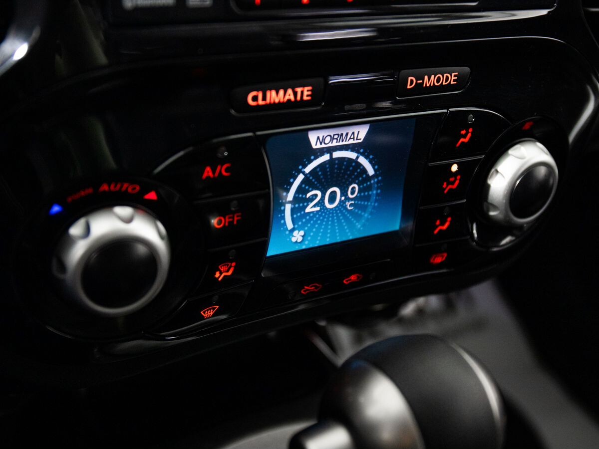 Nissan Juke 2012 - фото автомобиля