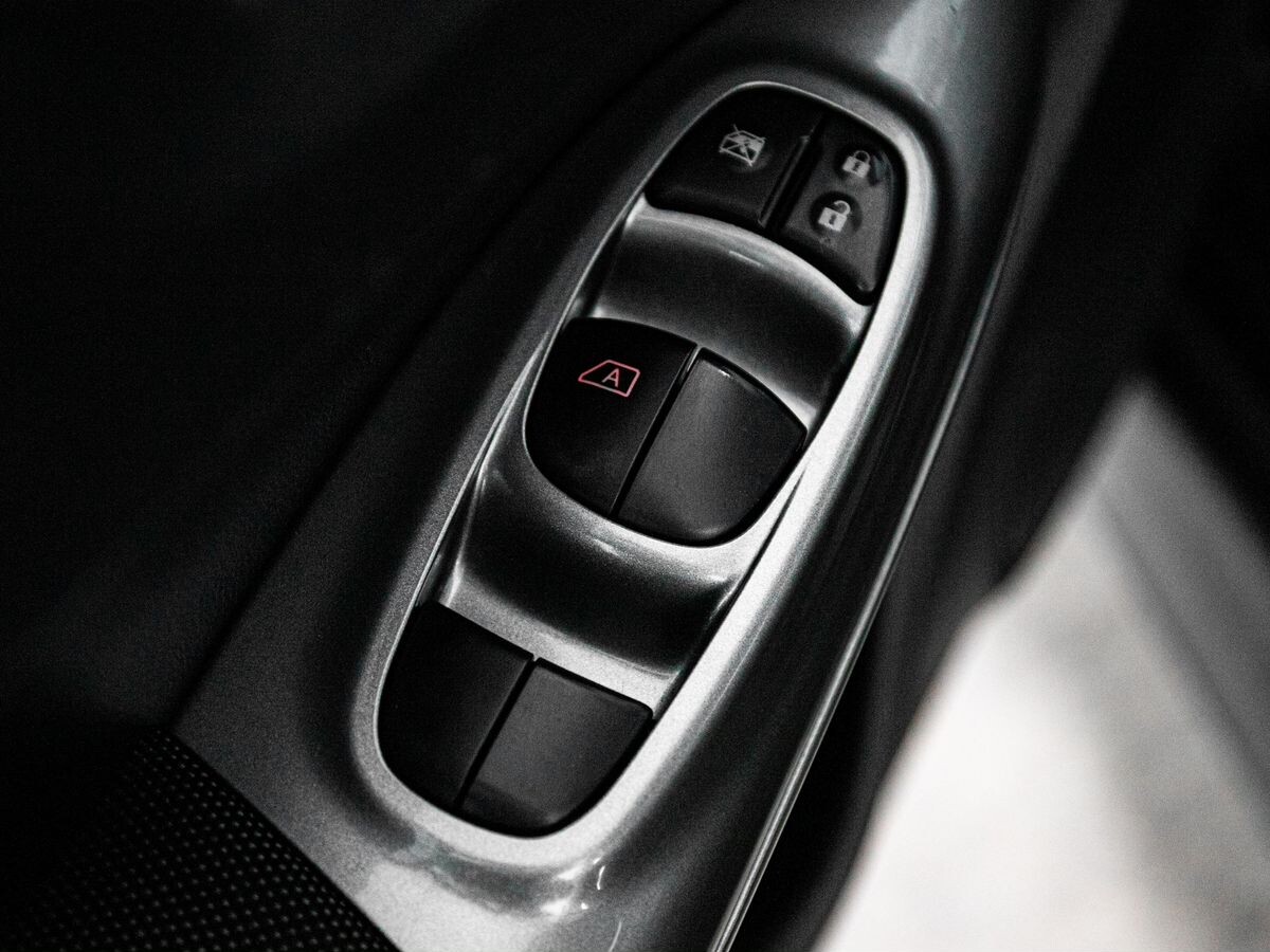 Nissan Juke 2012 - фото автомобиля