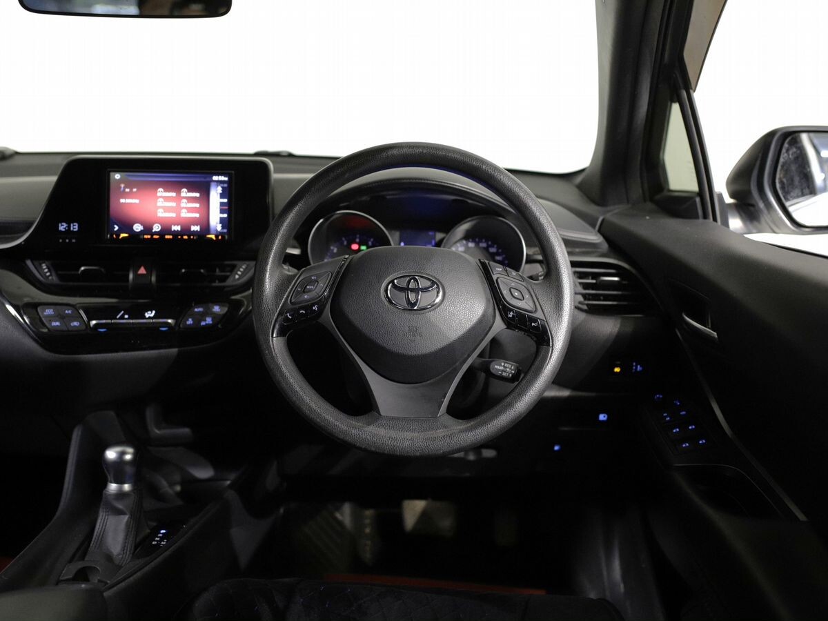 Toyota C-HR 2019 - фото автомобиля