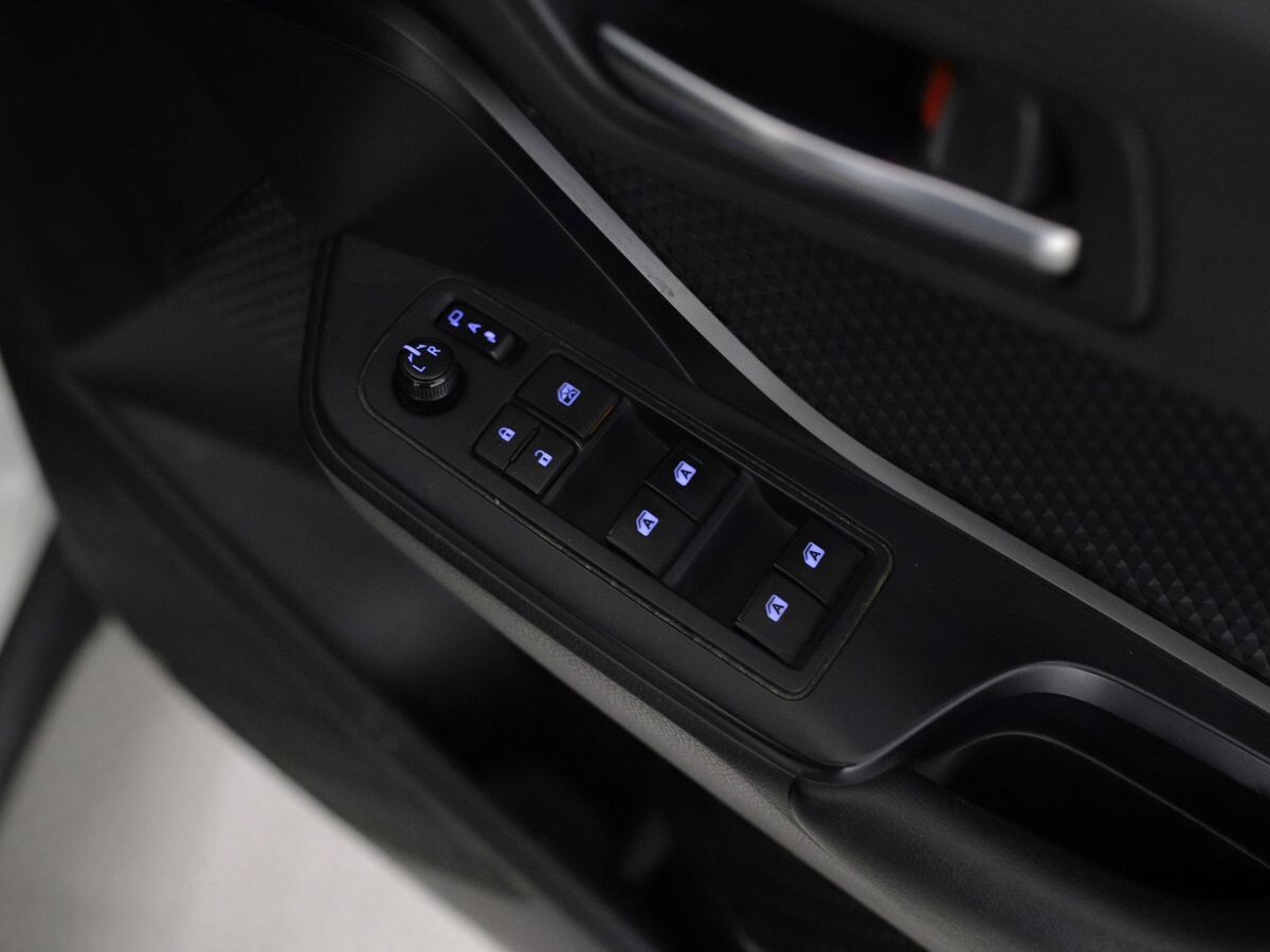 Toyota C-HR 2019 - фото автомобиля